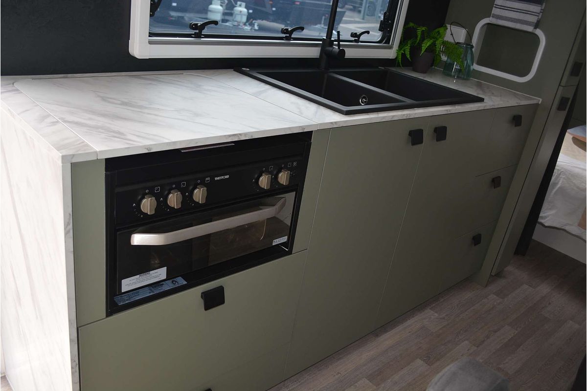 2025 New Age Oz Classic 20Ft Ensuite MY25