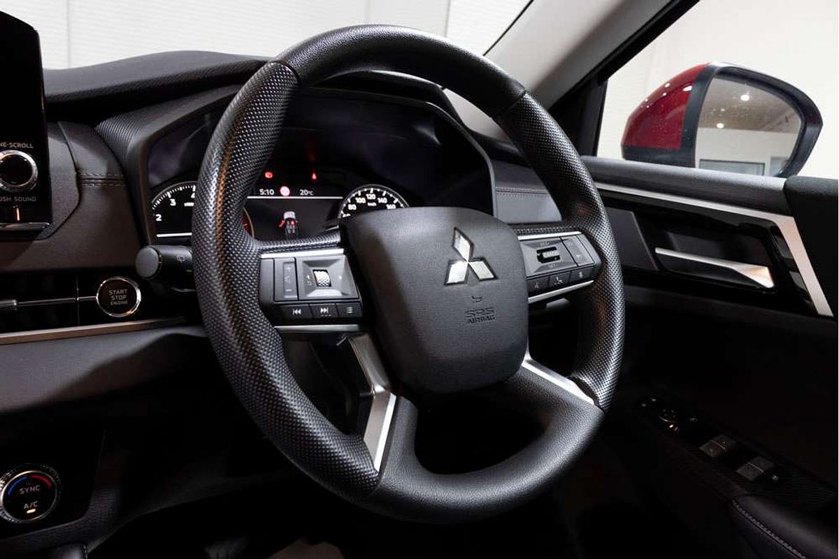 2024 Mitsubishi ZM Outlander ES 2.5L CVT 2WD 7ST