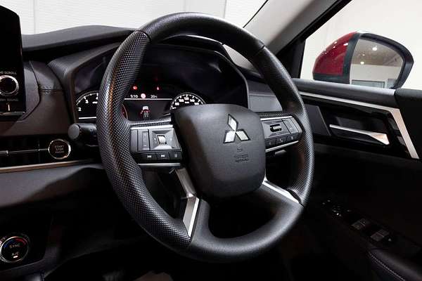 2024 Mitsubishi Outlander ES ZM