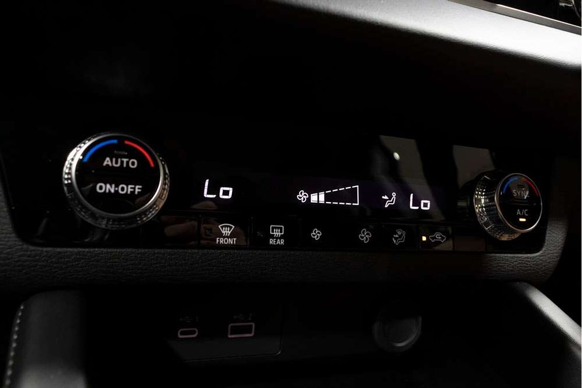 2024 Mitsubishi ZM Outlander ES 2.5L CVT 2WD 7ST