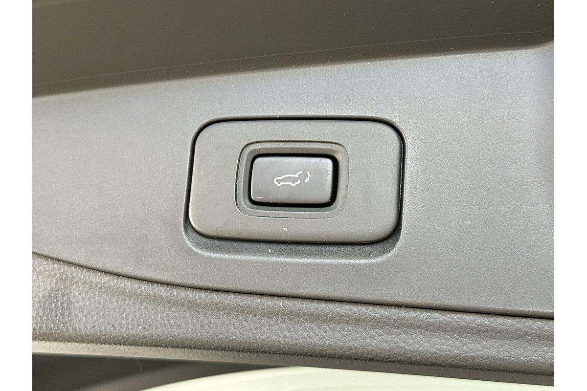 2021 Isuzu MU-X LS-T