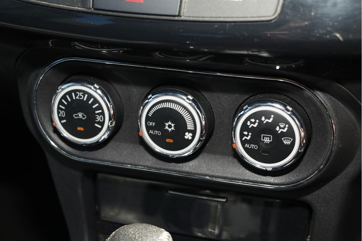 2013 Mitsubishi Lancer LX CJ