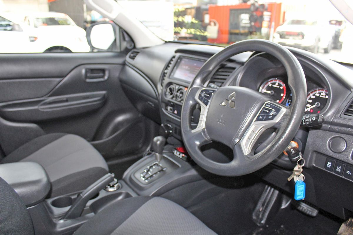 2023 Mitsubishi Triton GLX MR 4X4