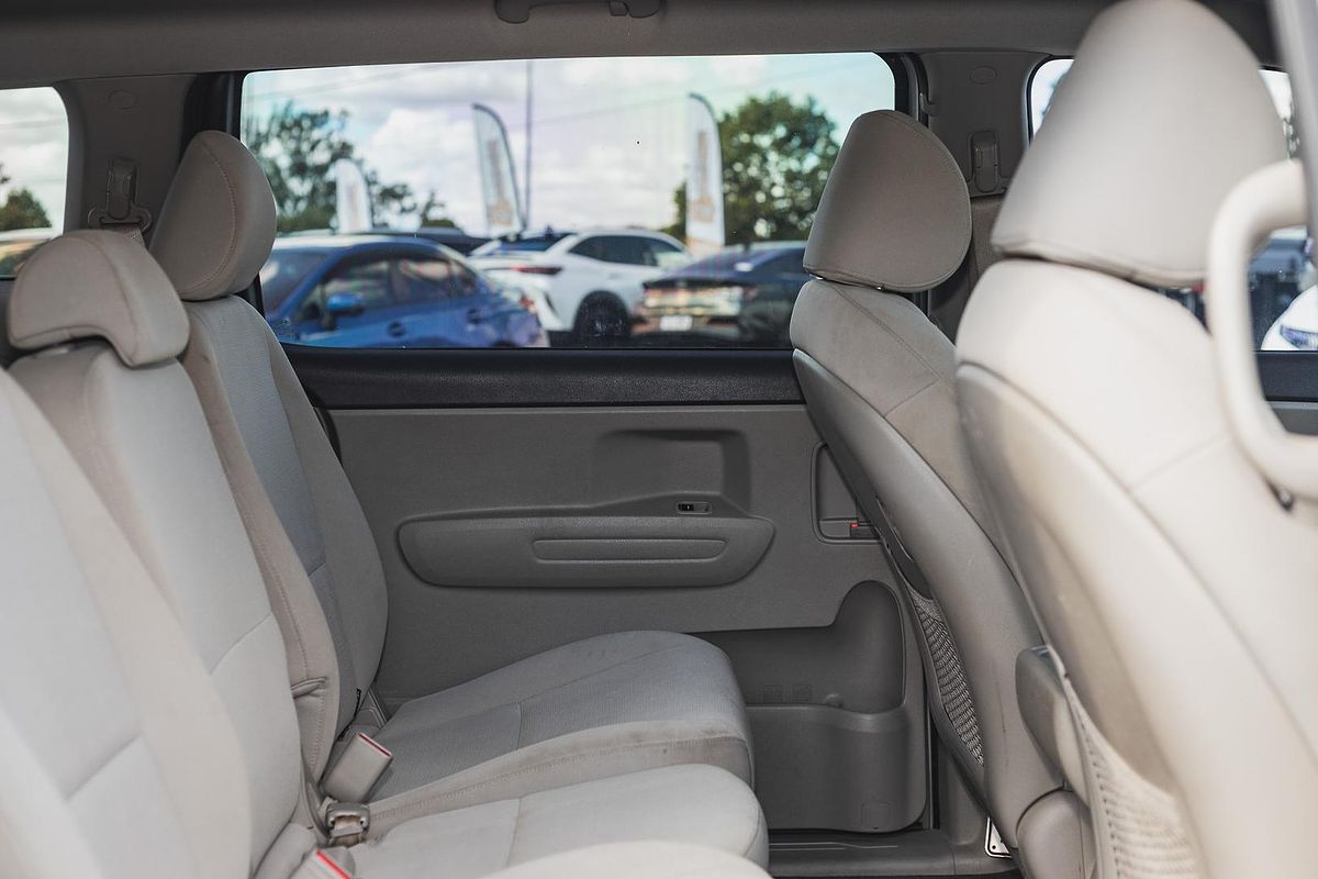 2017 Kia Carnival S YP