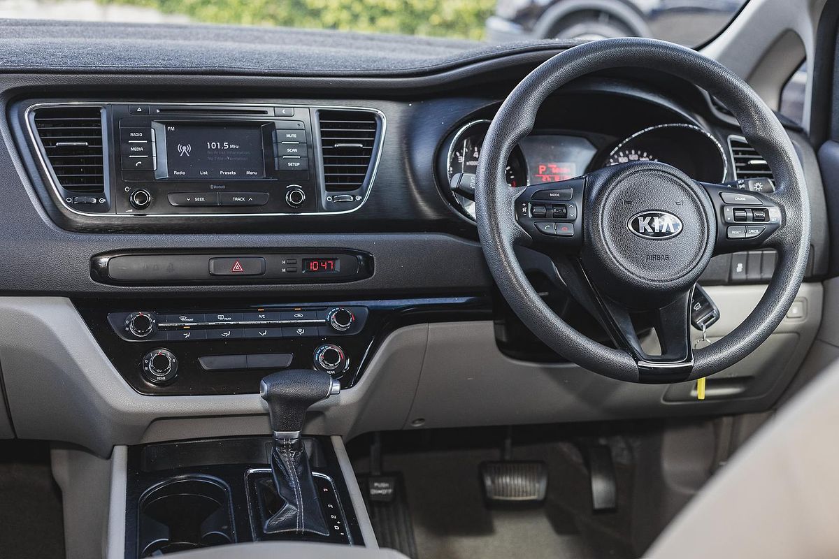 2017 Kia Carnival S YP