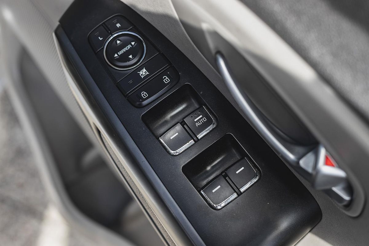2017 Kia Carnival S YP