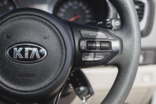 2017 Kia Carnival S YP