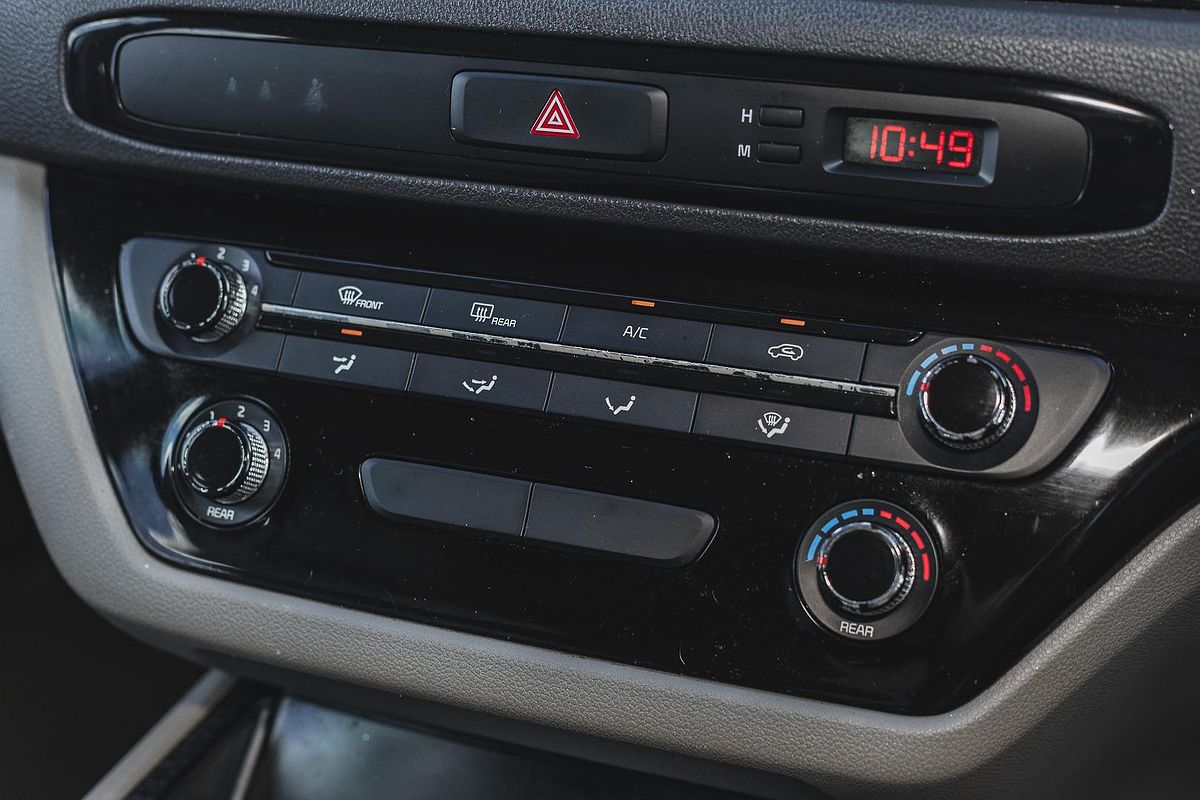2017 Kia Carnival S YP
