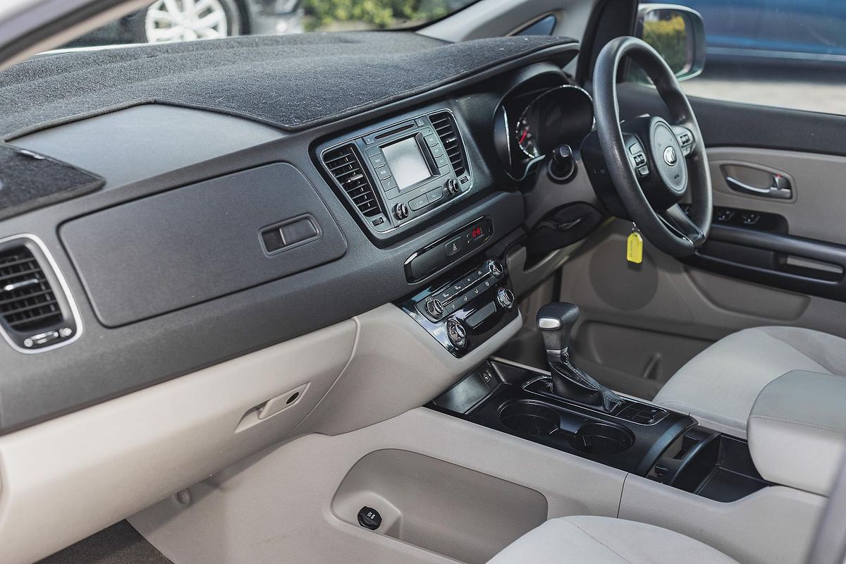 2017 Kia Carnival S YP
