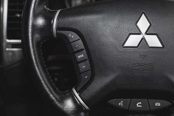 2020 Mitsubishi Pajero Exceed NX