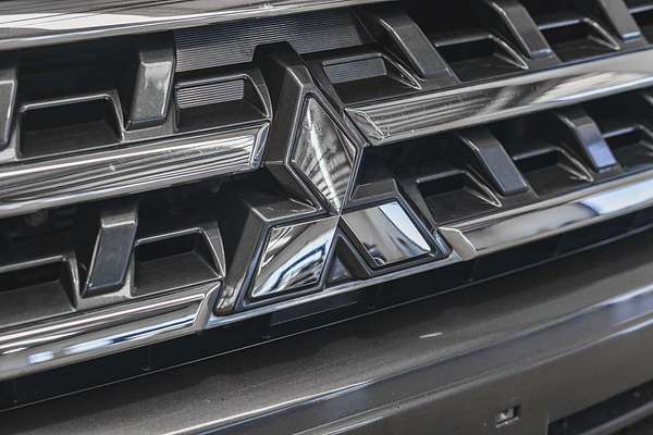 2020 Mitsubishi Pajero Exceed NX