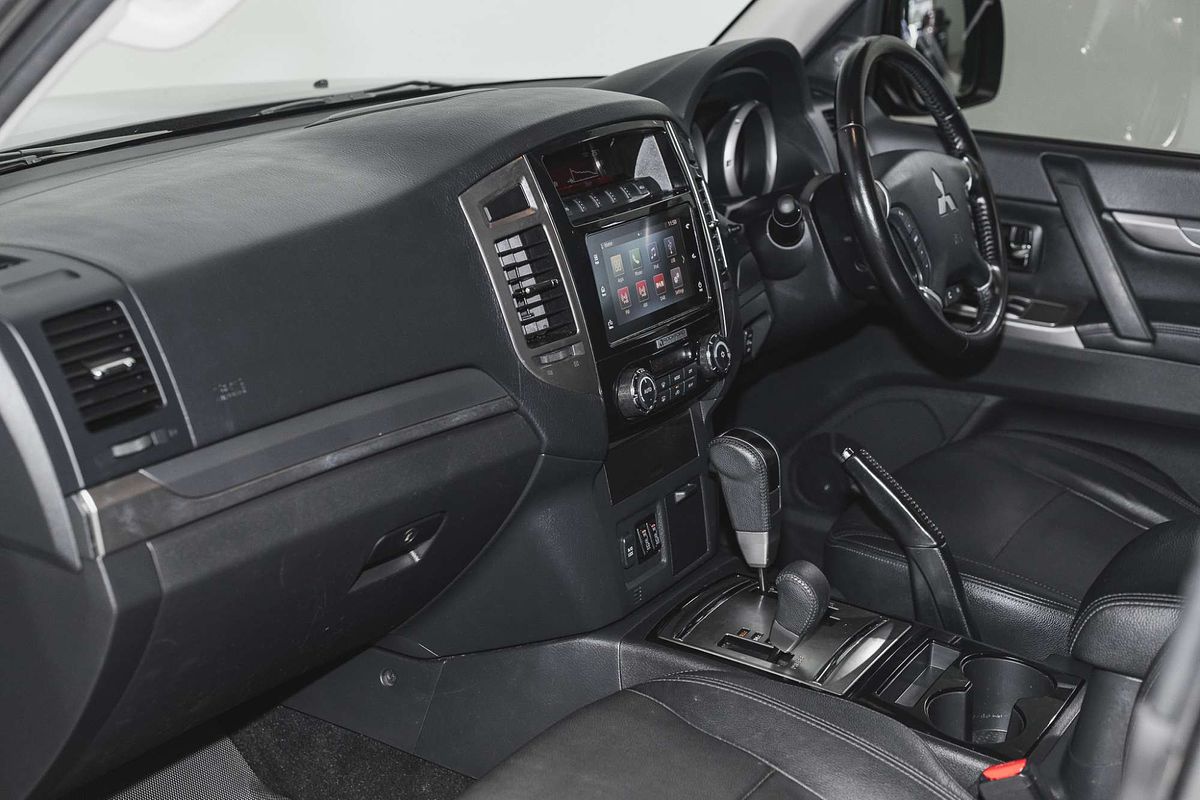 2020 Mitsubishi Pajero Exceed NX