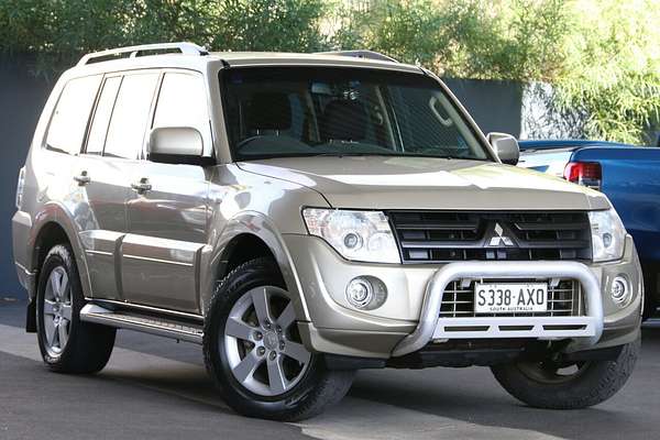 2013 Mitsubishi Pajero