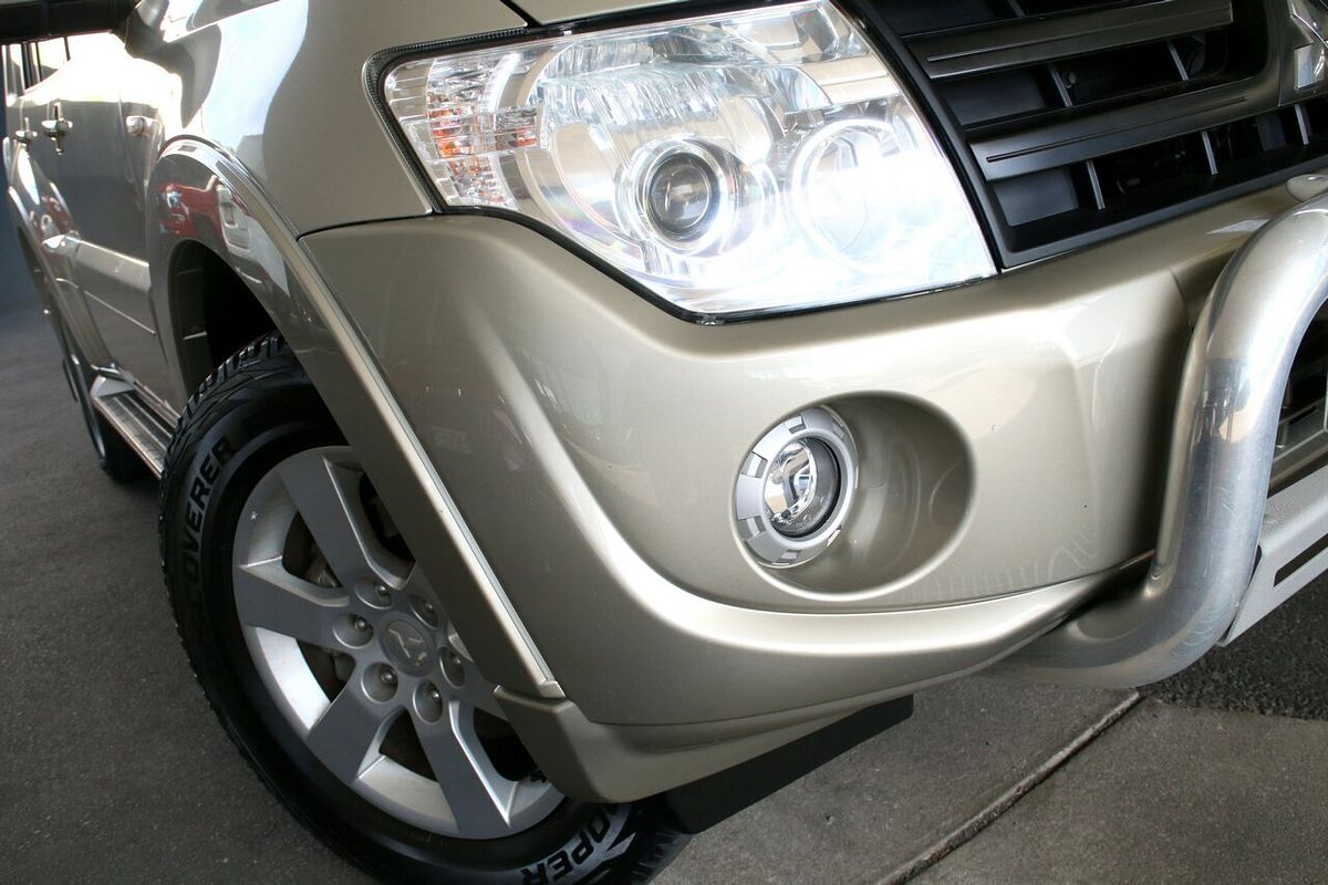 2013 Mitsubishi Pajero