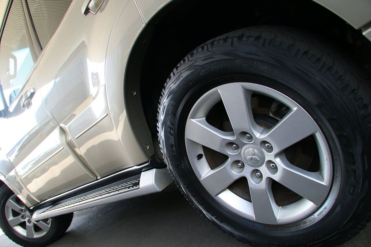2013 Mitsubishi Pajero