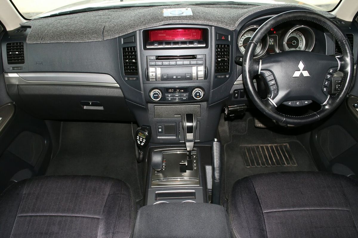 2013 Mitsubishi Pajero