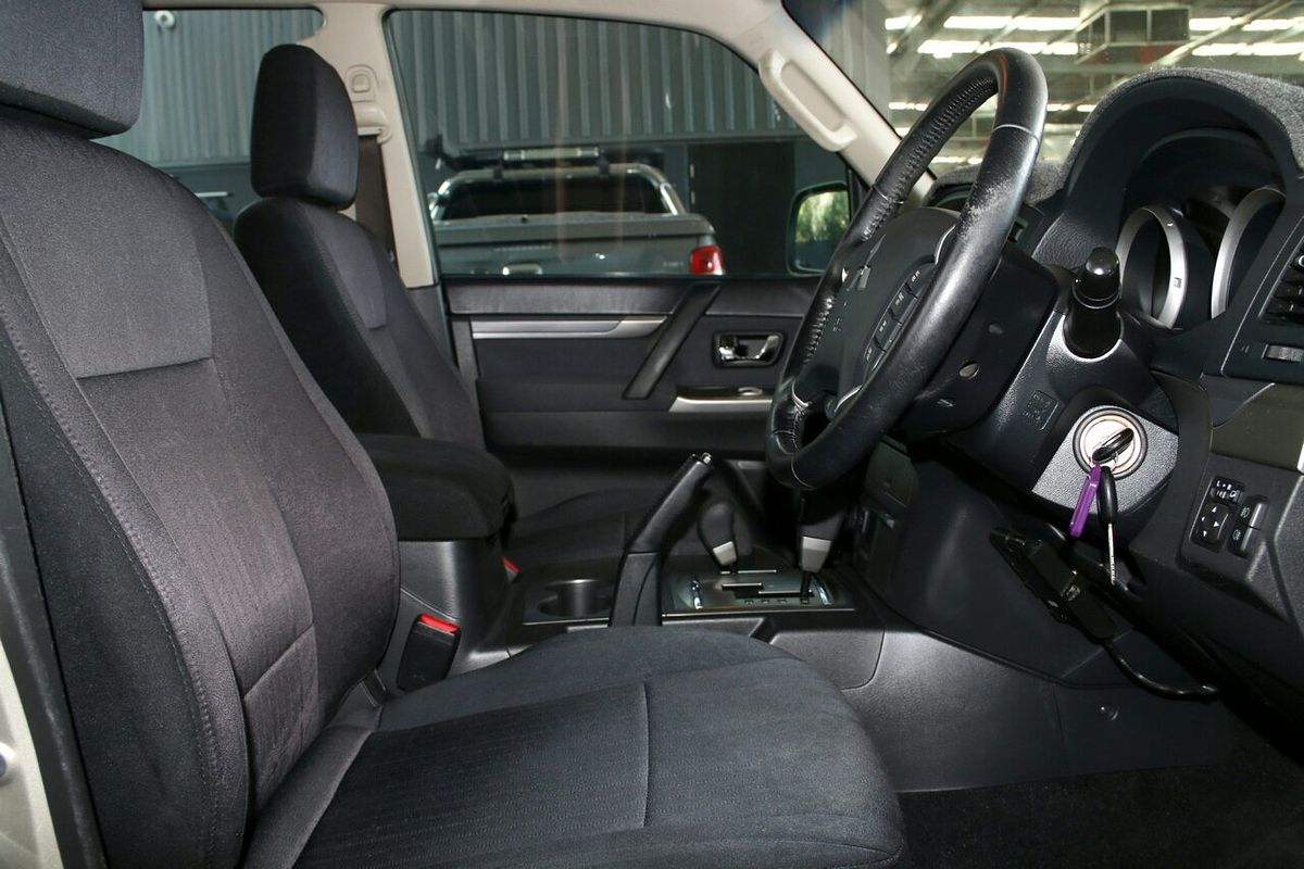 2013 Mitsubishi Pajero