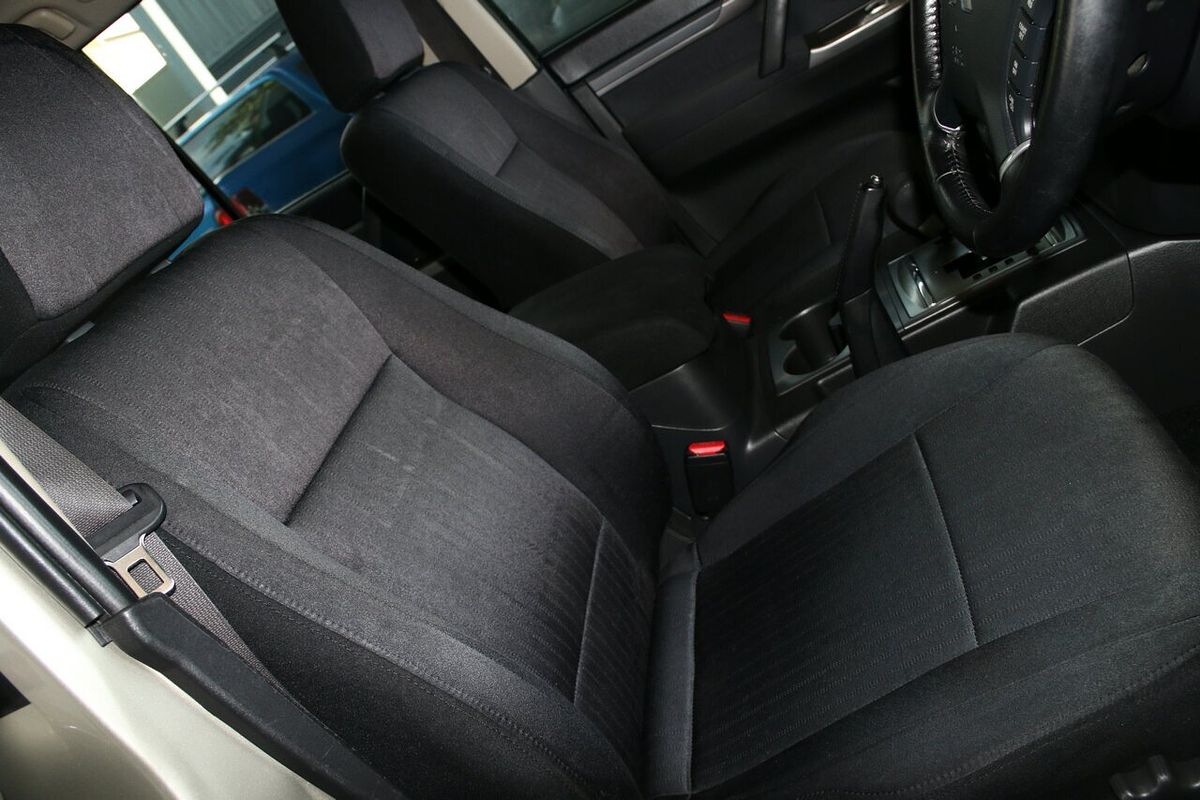 2013 Mitsubishi Pajero