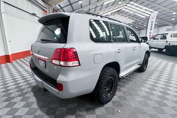 2011 Toyota Landcruiser GXL UZJ200R