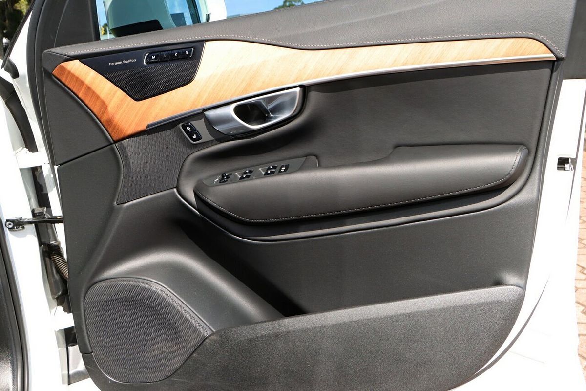 2023 Volvo XC90 Ultimate B6 Bright