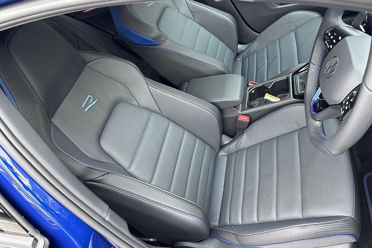 2024 Volkswagen Golf R 8