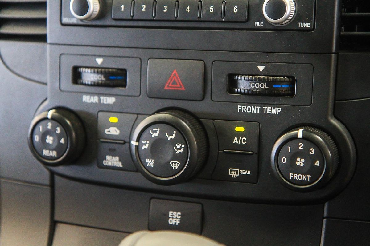2012 Kia Grand Carnival Si VQ