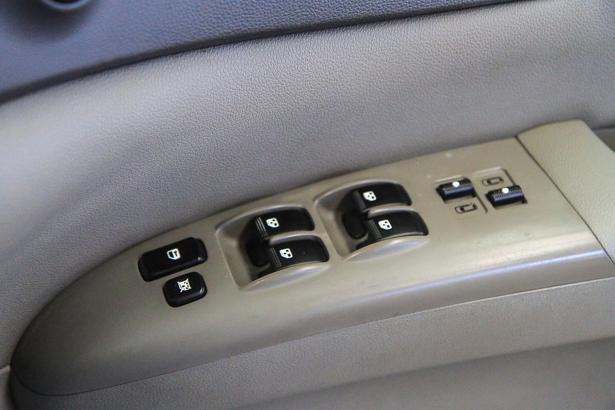 2012 Kia Grand Carnival Si VQ