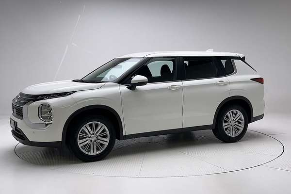 2023 Mitsubishi Outlander ES ZM