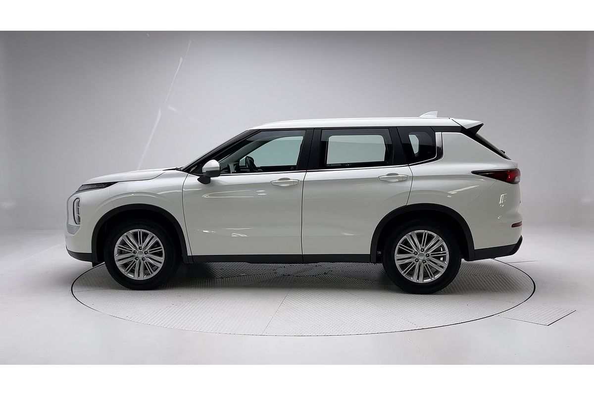 2023 Mitsubishi Outlander ES ZM