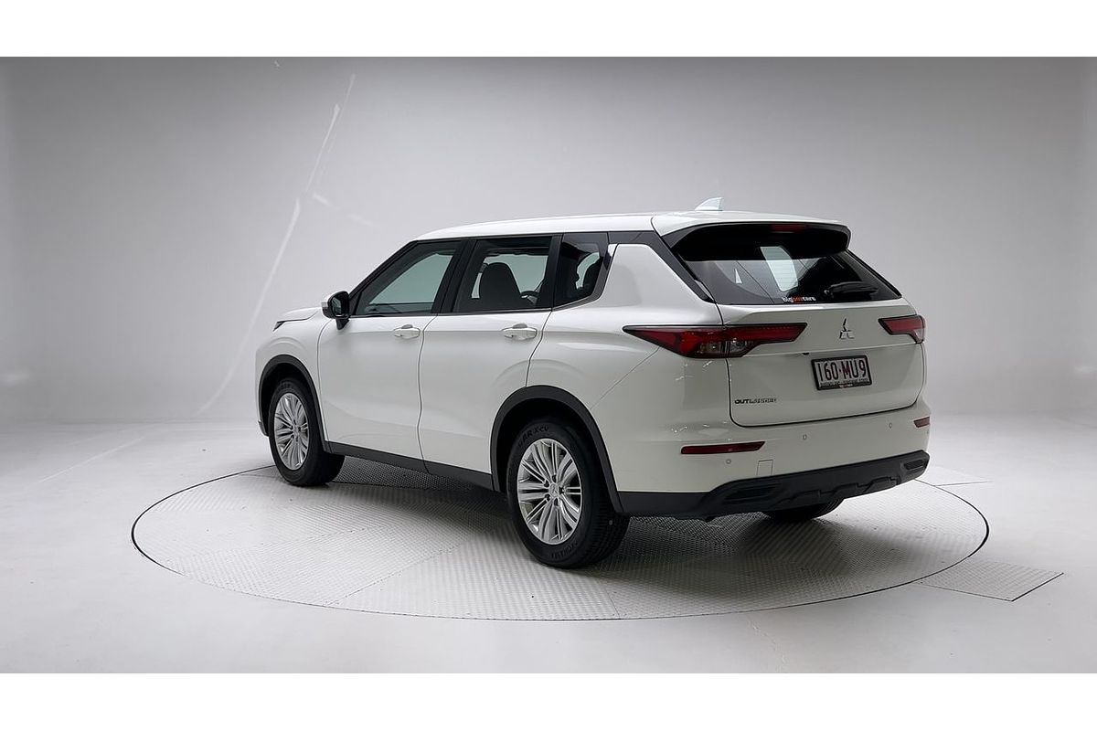 2023 Mitsubishi Outlander ES ZM