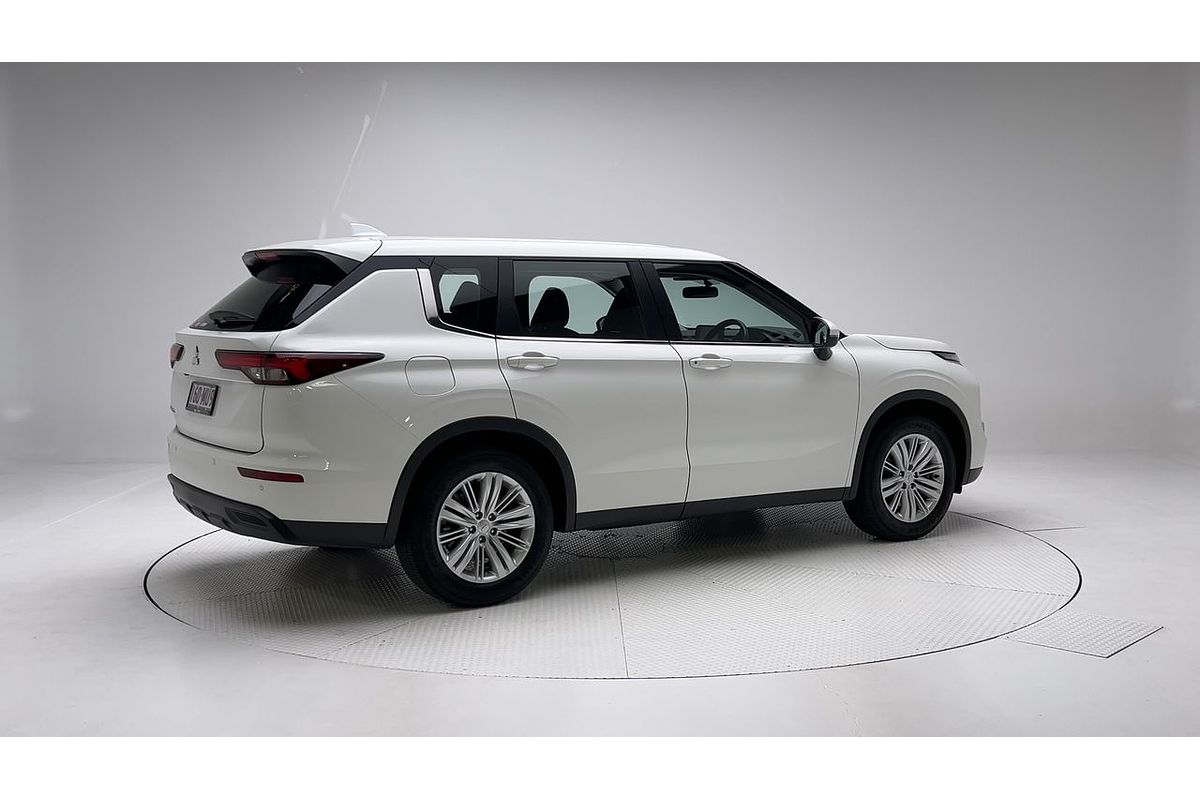 2023 Mitsubishi Outlander ES ZM