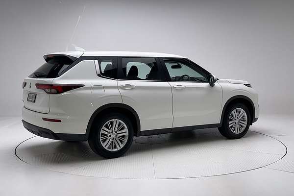 2023 Mitsubishi Outlander ES ZM