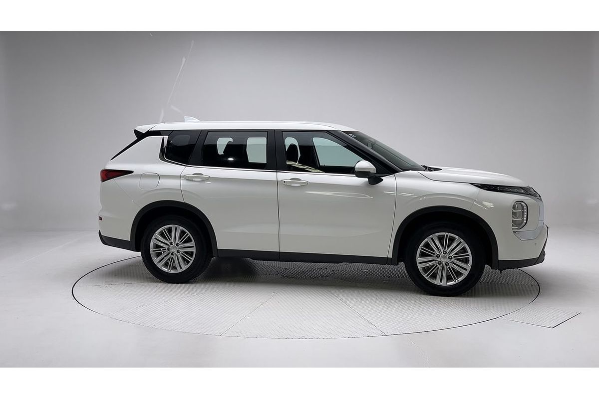2023 Mitsubishi Outlander ES ZM