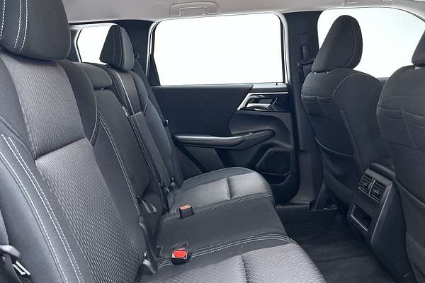 2023 Mitsubishi Outlander ES ZM