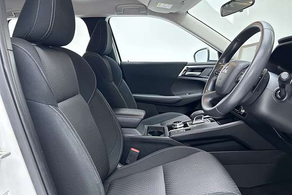 2023 Mitsubishi Outlander ES ZM
