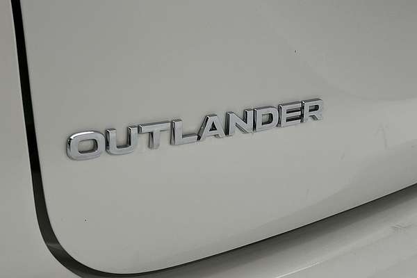 2023 Mitsubishi Outlander ES ZM