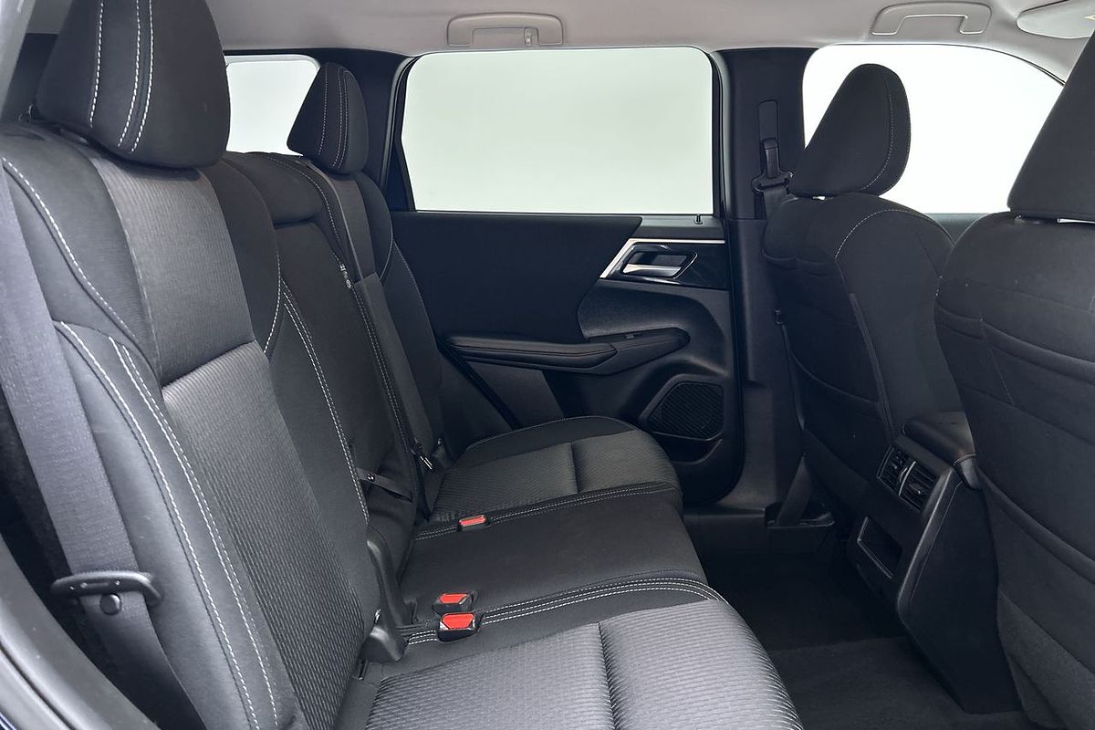 2023 Mitsubishi Outlander LS ZM