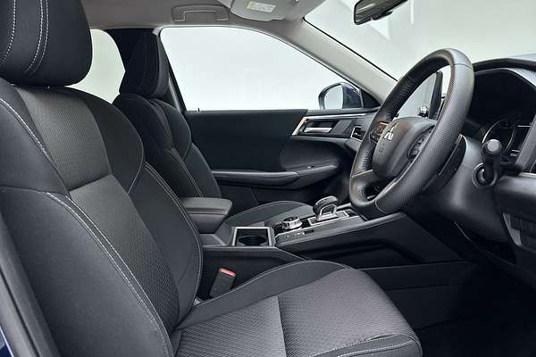 2023 Mitsubishi Outlander LS ZM
