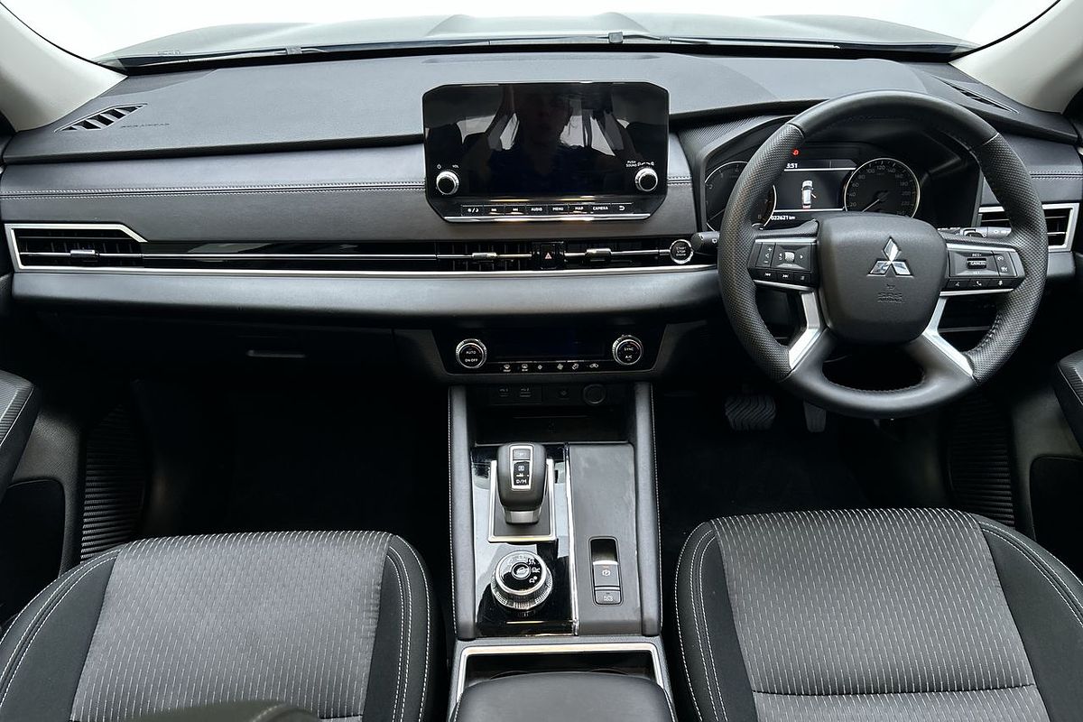 2023 Mitsubishi Outlander LS ZM