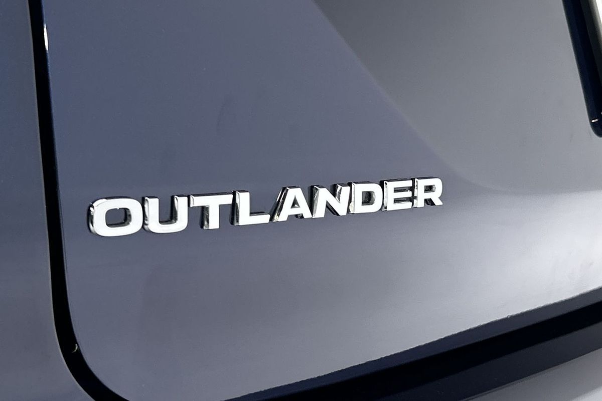2023 Mitsubishi Outlander LS ZM