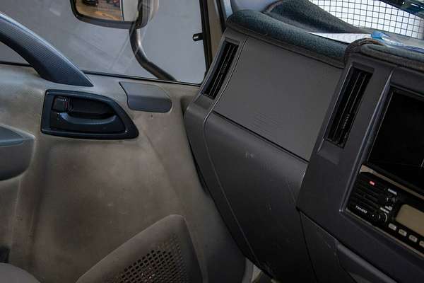 2009 Isuzu NLR NLR SERIES