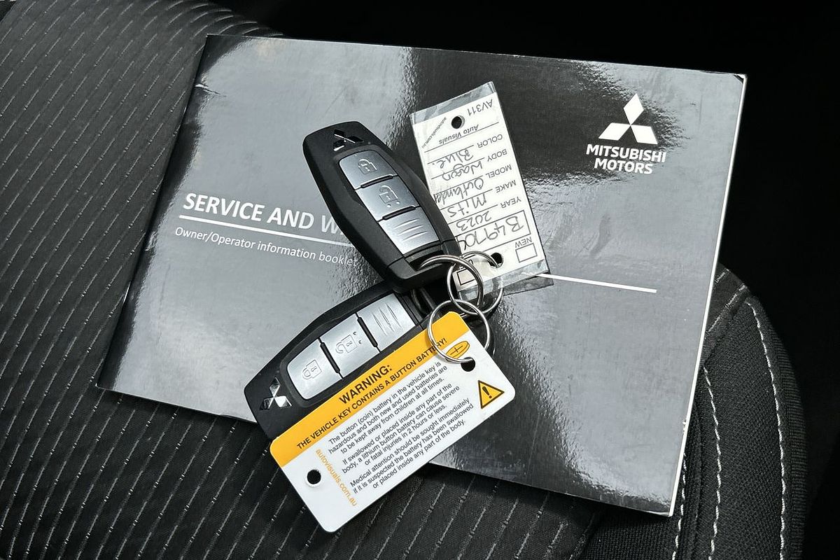 2023 Mitsubishi Outlander LS ZM
