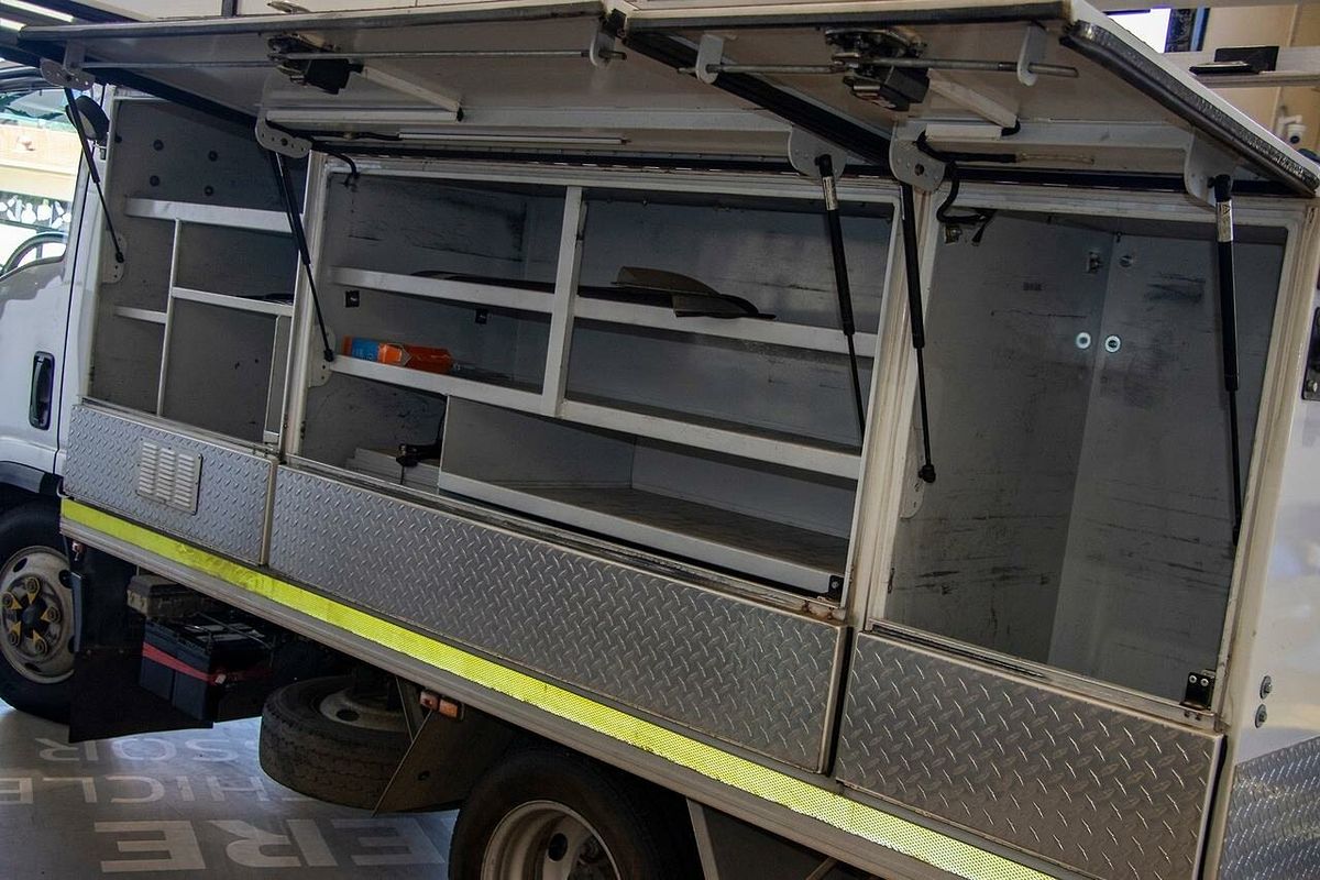 2009 Isuzu NLR NLR SERIES