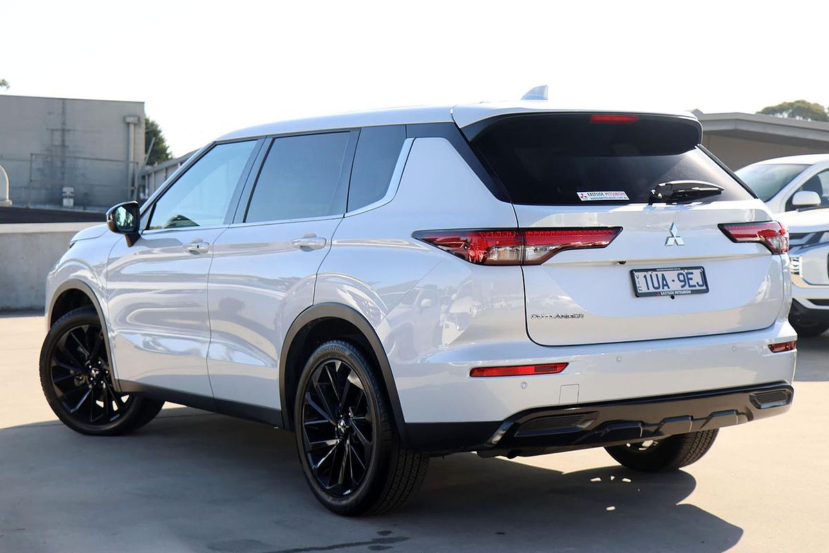 2024 Mitsubishi Outlander Black Edition ZM