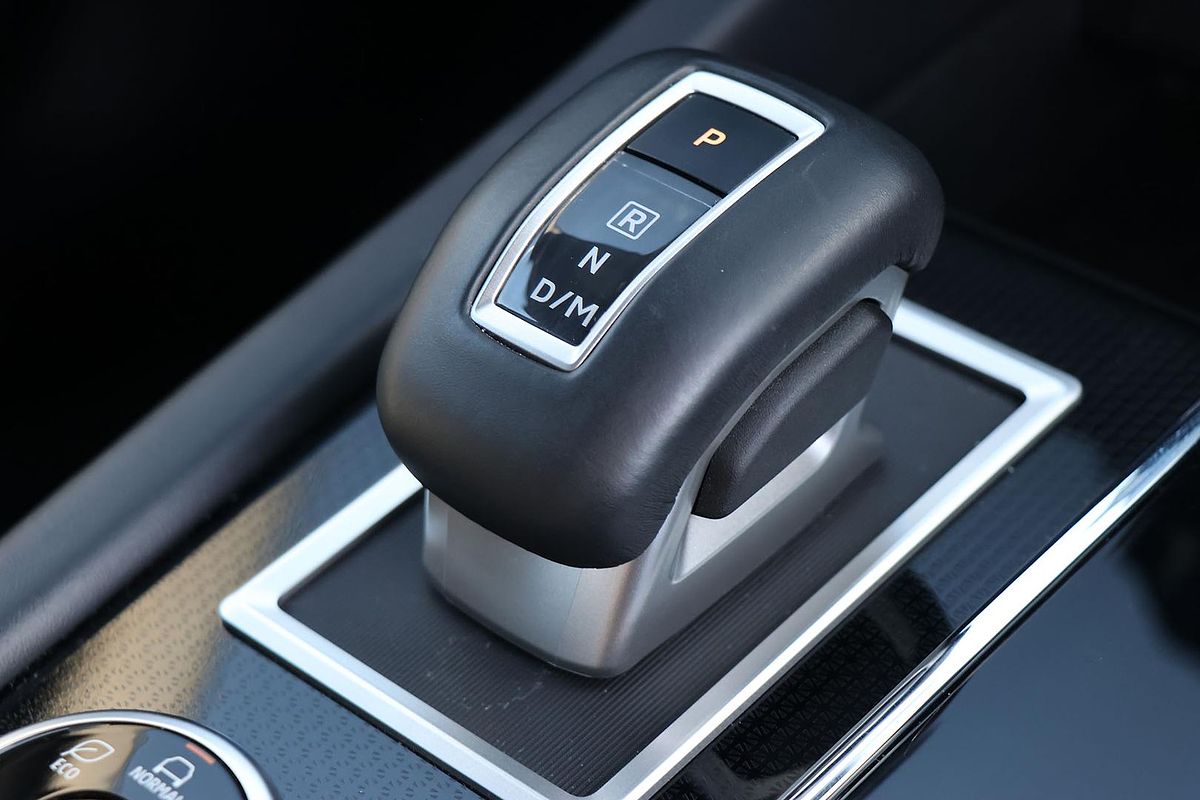 2024 Mitsubishi Outlander Black Edition ZM