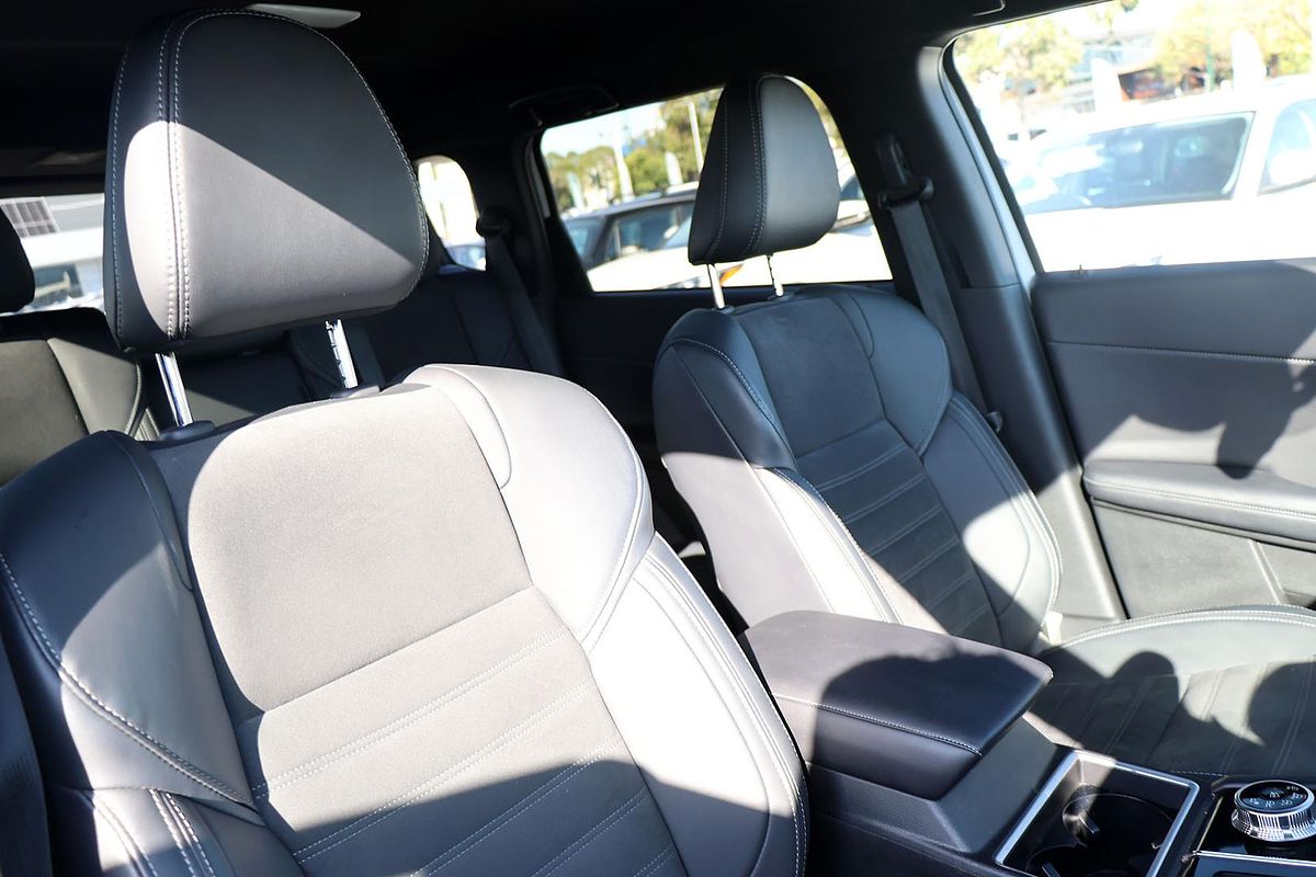 2024 Mitsubishi Outlander Black Edition ZM