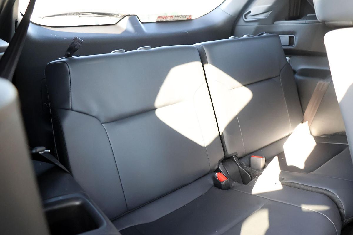 2024 Mitsubishi Outlander Black Edition ZM