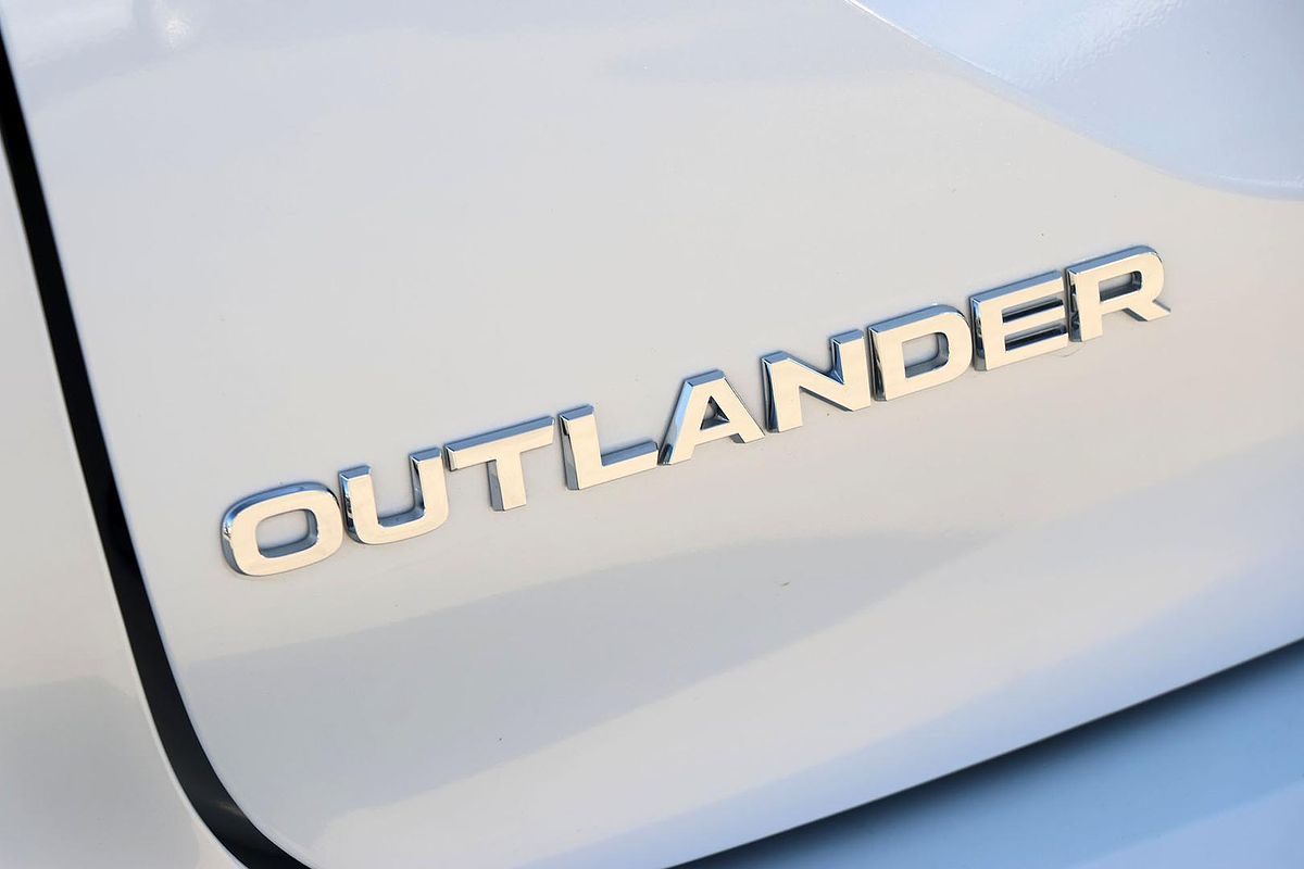 2024 Mitsubishi Outlander Black Edition ZM
