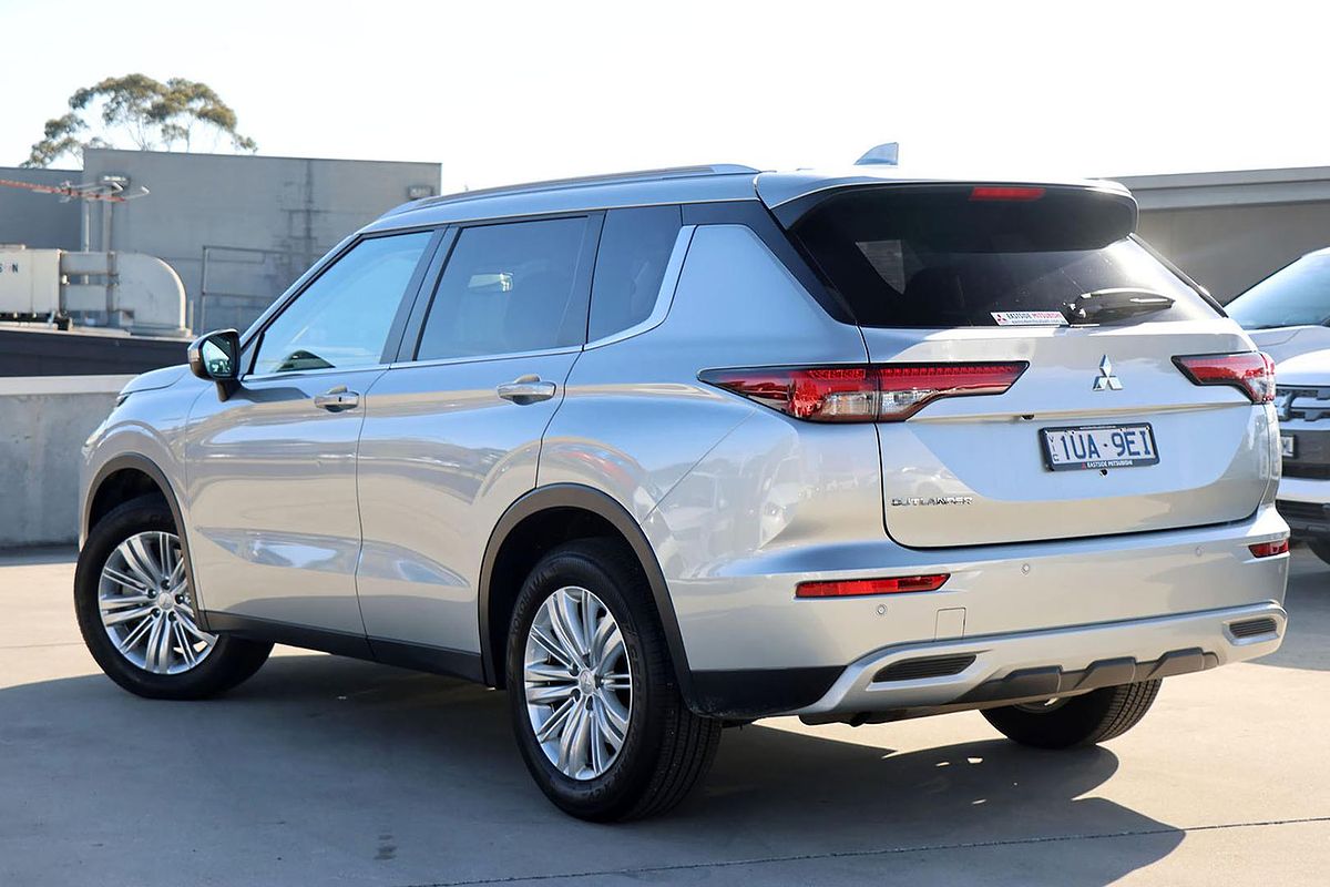 2024 Mitsubishi Outlander LS ZM