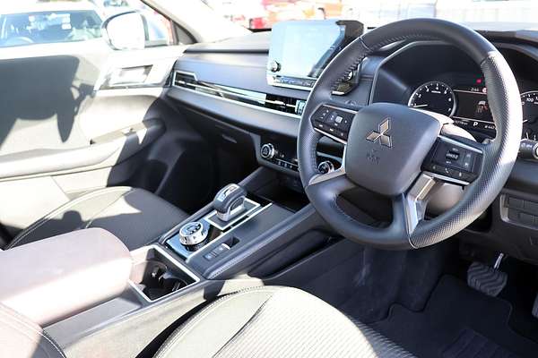 2024 Mitsubishi Outlander LS ZM